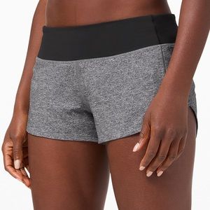 Lululemon size 4 Speed up short, grey with lining